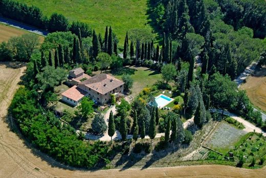Country House in Chiusi, Province of Siena