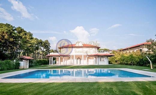 Villa Forte dei Marmi, Lucca ilçesinde