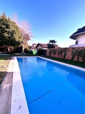 Villa in Gallarate, Provincia di Varese