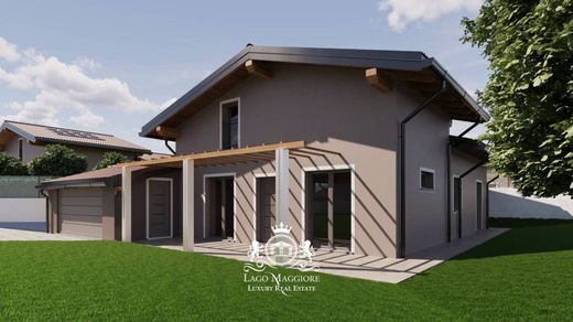 Villa in Lesa, Provincia di Novara