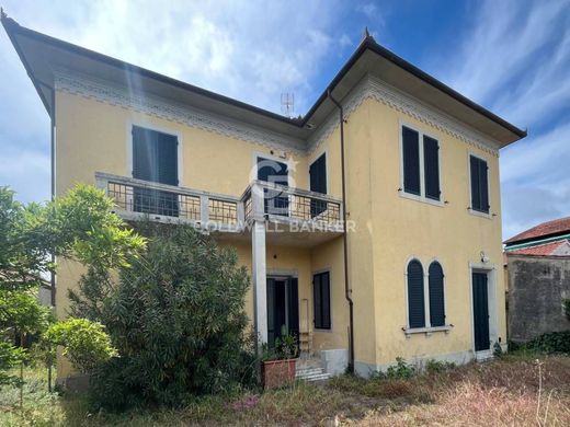 Villa a Camaiore, Lucca
