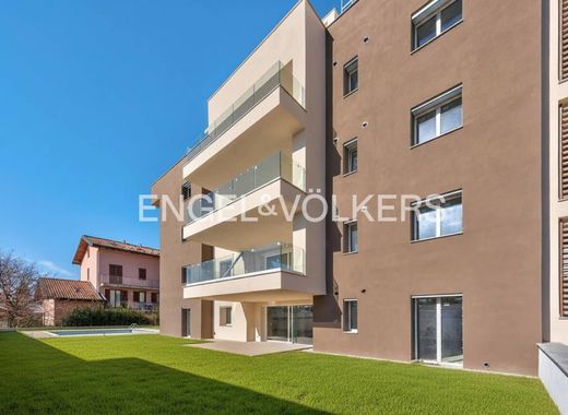 Apartment / Etagenwohnung in Cantù, Provincia di Como