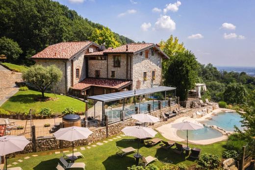 Villa in Alzano Lombardo, Provincia di Bergamo