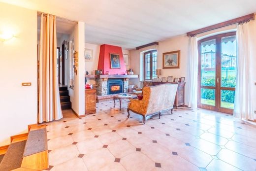 Villa in Pianello Val Tidone, Provincia di Piacenza