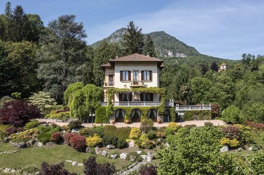Villa a Cassano Valcuvia, Varese