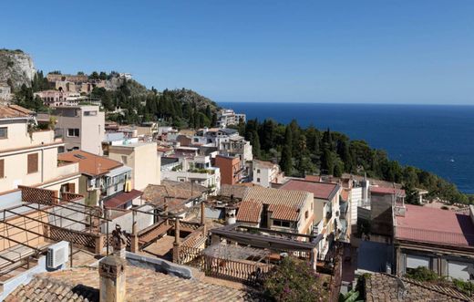 ‏בניין ב  טאורמינה, Messina