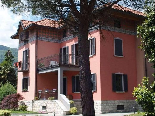 Villa in Erba, Provincia di Como