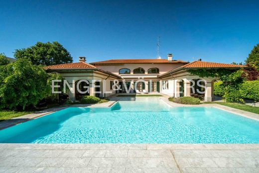 Villa in Gallarate, Provincia di Varese