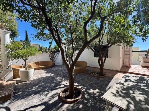 Terraced house in Capri, Naples