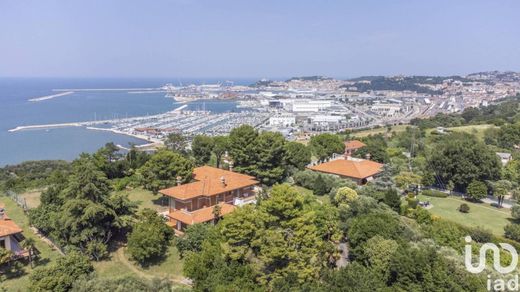 Villa in Ancona, Provincia di Ancona