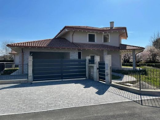 Villa - Borgomanero, Provincia di Novara