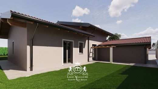 Villa in Lesa, Provincia di Novara
