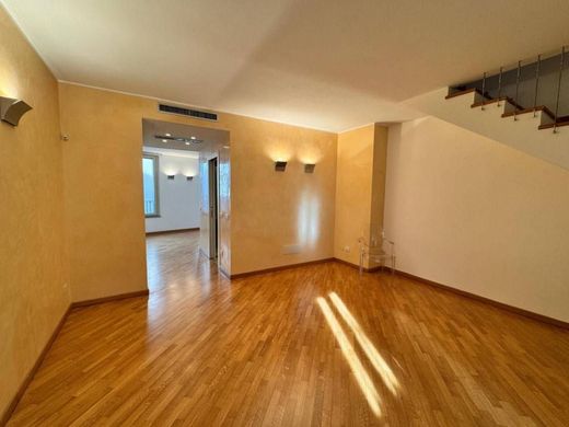 아파트 / 밀라노, Città metropolitana di Milano