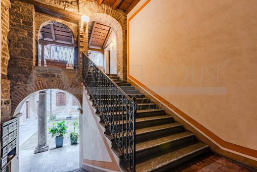 Apartment / Etagenwohnung in Como, Provincia di Como