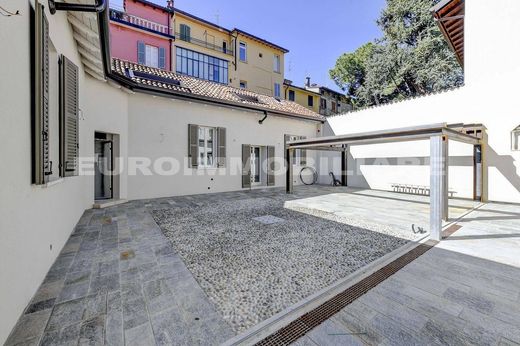 Apartment / Etagenwohnung in Brescia, Provincia di Brescia