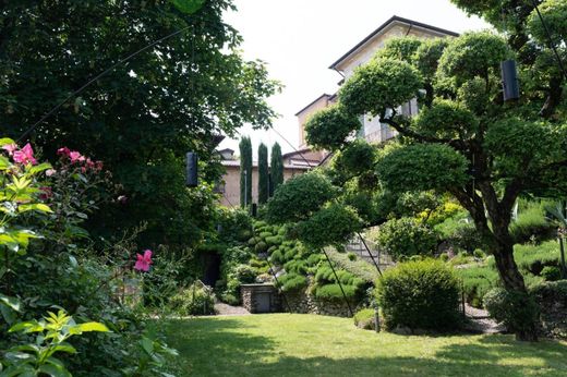 Villa a Azzate, Varese
