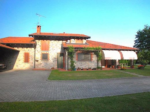 Villa Vergiate, Varese ilçesinde