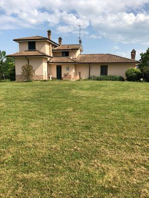 Villa in Agazzano, Provincia di Piacenza