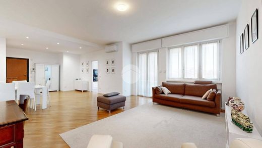 Apartment / Etagenwohnung in Cusano, Mailand