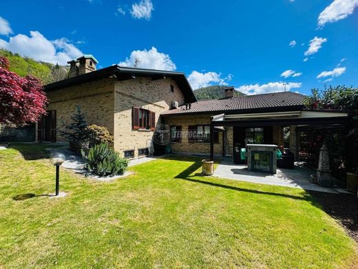 Villa in Centro Valle Intelvi, Provincia di Como
