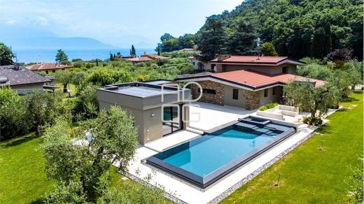 Villa a Manerba del Garda, Brescia
