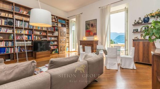 Apartment / Etagenwohnung in Como, Provincia di Como