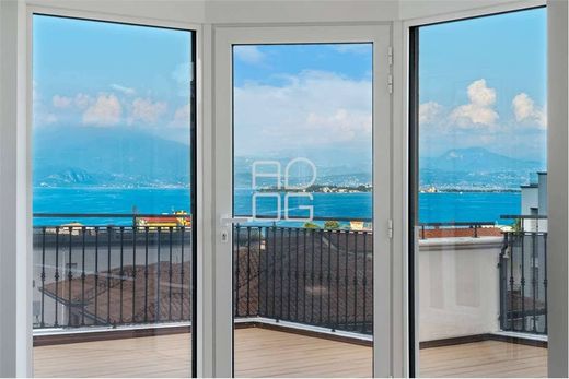 阁楼  Desenzano del Garda, 布雷西亚省