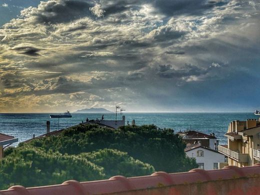 阁楼  Livorno, 利沃诺省