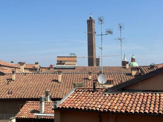 Penthouse w Bolonia, Bologna