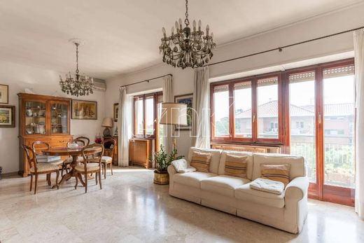 Apartment / Etagenwohnung in Rom, Latium