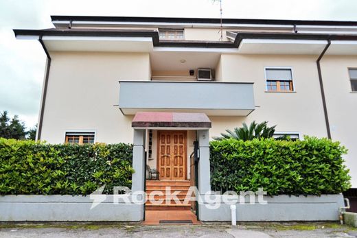 Villa in Latina, Provincia di Latina