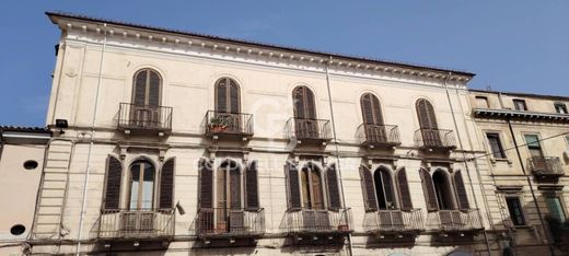 Palacio en Sulmona, Aquila