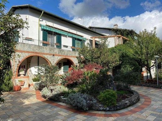 Villa in Carrara, Provincia di Massa-Carrara