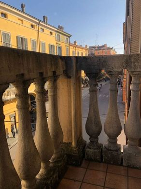 Apartment / Etagenwohnung in Modena, Provincia di Modena