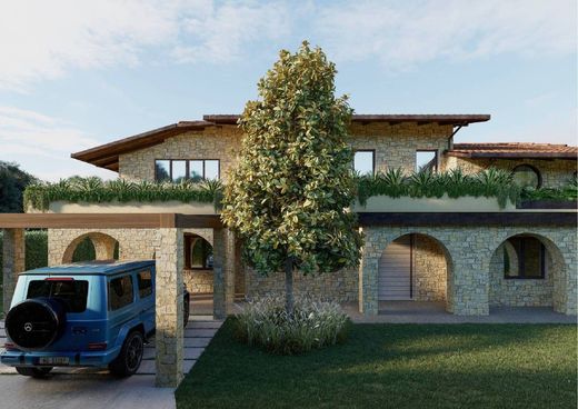 Villa Forte dei Marmi, Lucca ilçesinde