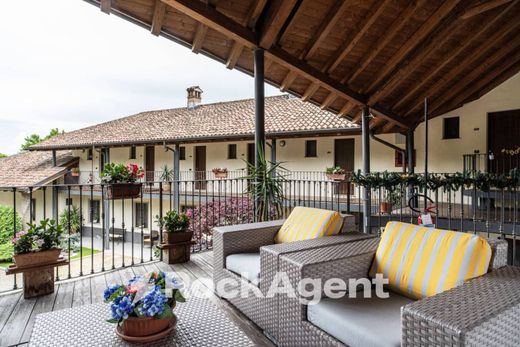 Sannazzaro de' Burgondi, Provincia di Paviaのホテル