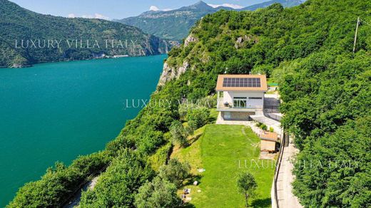 Marone, Provincia di Bresciaのヴィラ