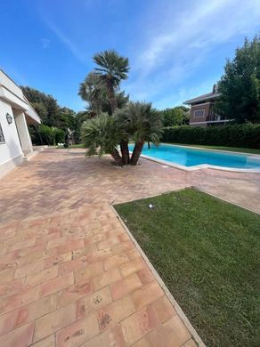 Villa a Fiumicino, Roma