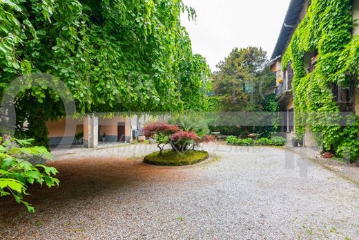 公寓楼  Alzate Brianza, 科莫省