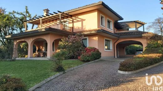 Villa en Lomazzo, Provincia di Como