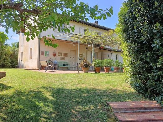 Country House in Pisa, Tuscany