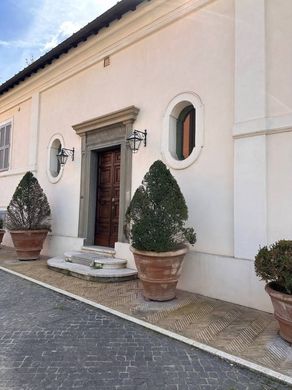 Villa a Roma, Lazio