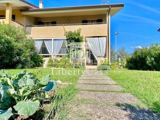 Villa in Puegnago sul Garda, Provincia di Brescia