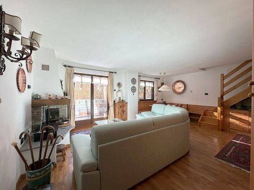 Apartment / Etagenwohnung in Bormio, Provincia di Sondrio