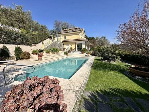 Villa in Fosdinovo, Provincia di Massa-Carrara