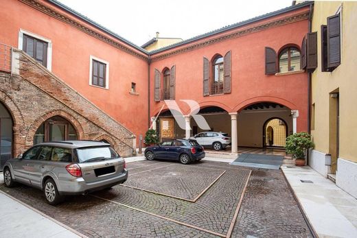 ヴェローナ, Provincia di Veronaのアパートメント