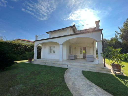 Villa a Forte dei Marmi, Lucca