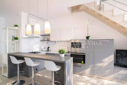 Apartment / Etagenwohnung in Tremezzina, Provincia di Como