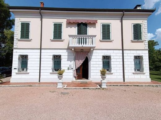 Villa Ferrara, Ferrara ilçesinde