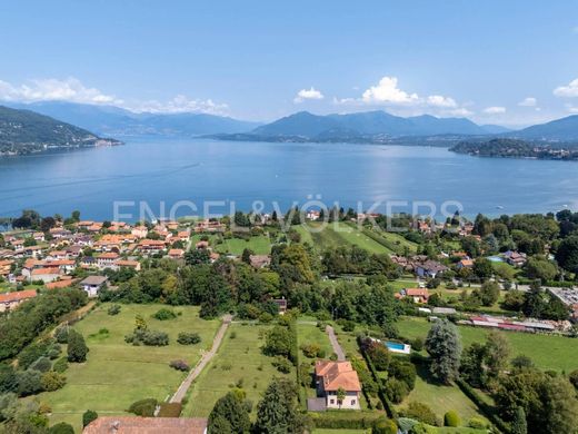 Villa en Ranco, Provincia di Varese